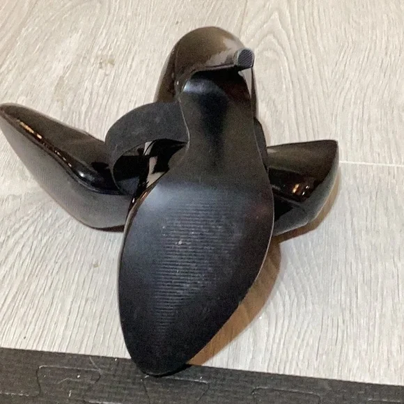 Request Heels - Picture 3 of 3